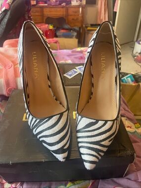 Liliana Black & White Zebra-Print Pointed Heels